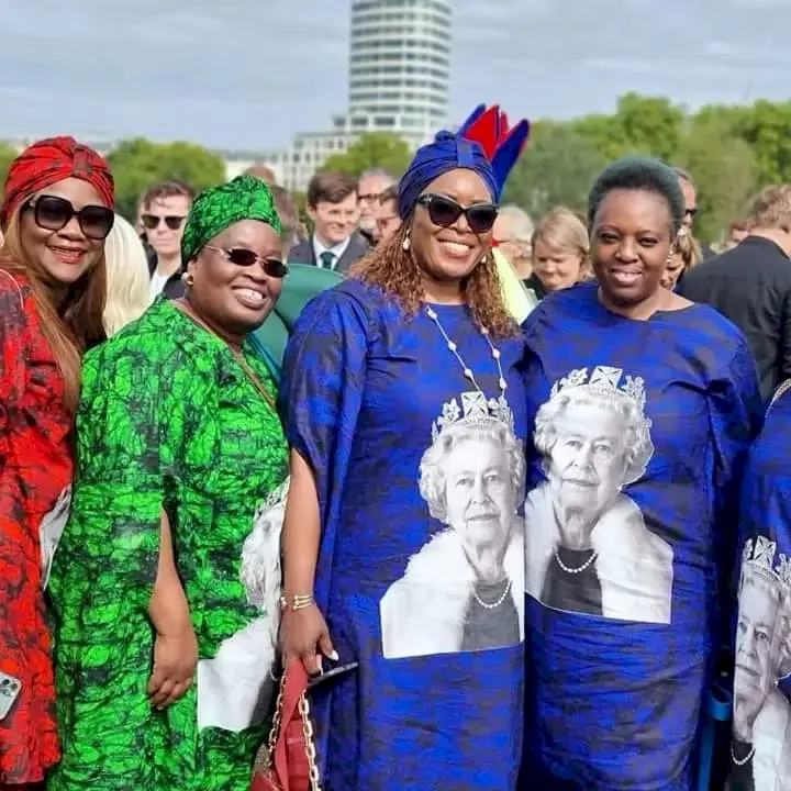 Nigerian Ladies Storm Queen Elizabeth's Burial In The UK Dressed In Their Asoebi Clothes (Photos)