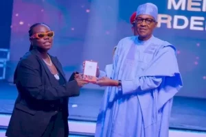 'Orobo With Zero Sense' - DSS DG's Son Slams Teni For Not Bowing To President Buhari While Receiving Her MON Award